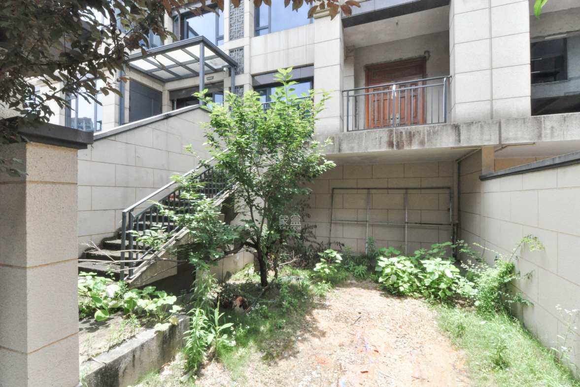 长房梅溪香山  4室2厅2卫   15000.00元/月室内图1