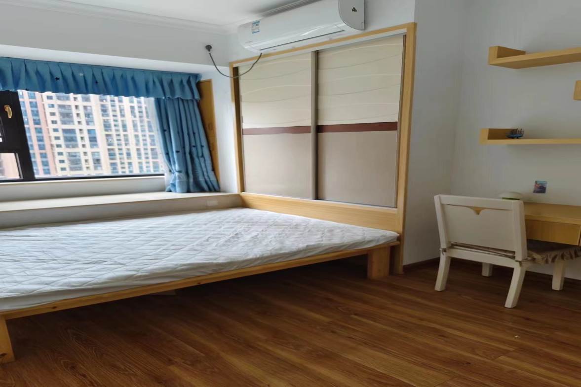 百弘学府城  3室2厅2卫    1800.0元/月室内图