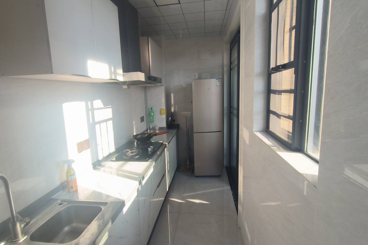 华电新城 2室2厅1卫 1800.0元/月 华电新城 2室2厅1卫 1800.0元/月室内图