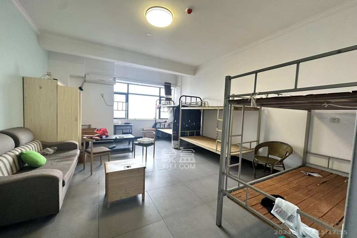 黄金一区 1室1厅1卫 1100.0元/月 黄金一区 1室1厅1卫 1100.0元/月室内图