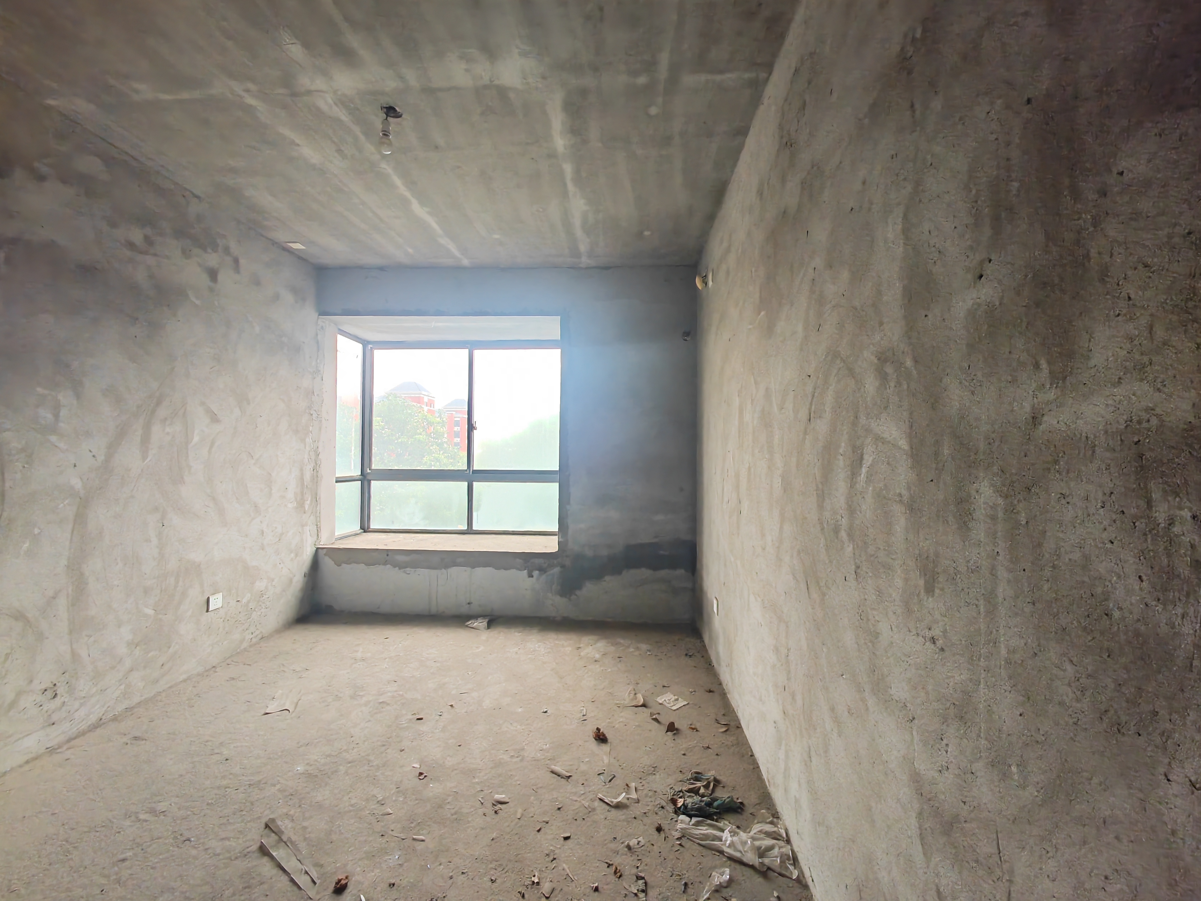 市交通运输局（平安花园小区）  4室2厅2卫    98.0万