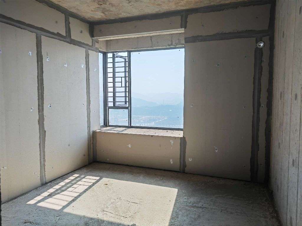 凯越湘中府  4室2厅2卫   72.00万客厅