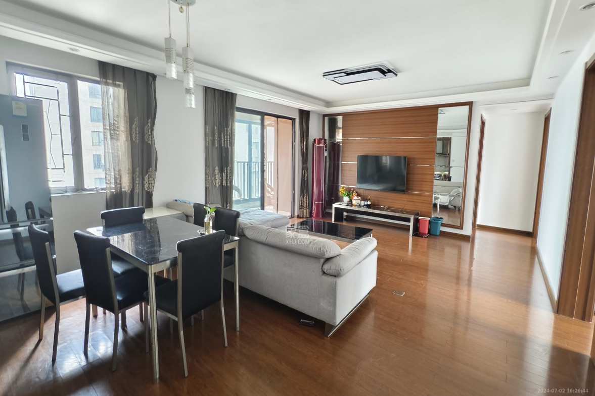 万科金域华府二期  3室2厅2卫    3700.0元/月室内图1