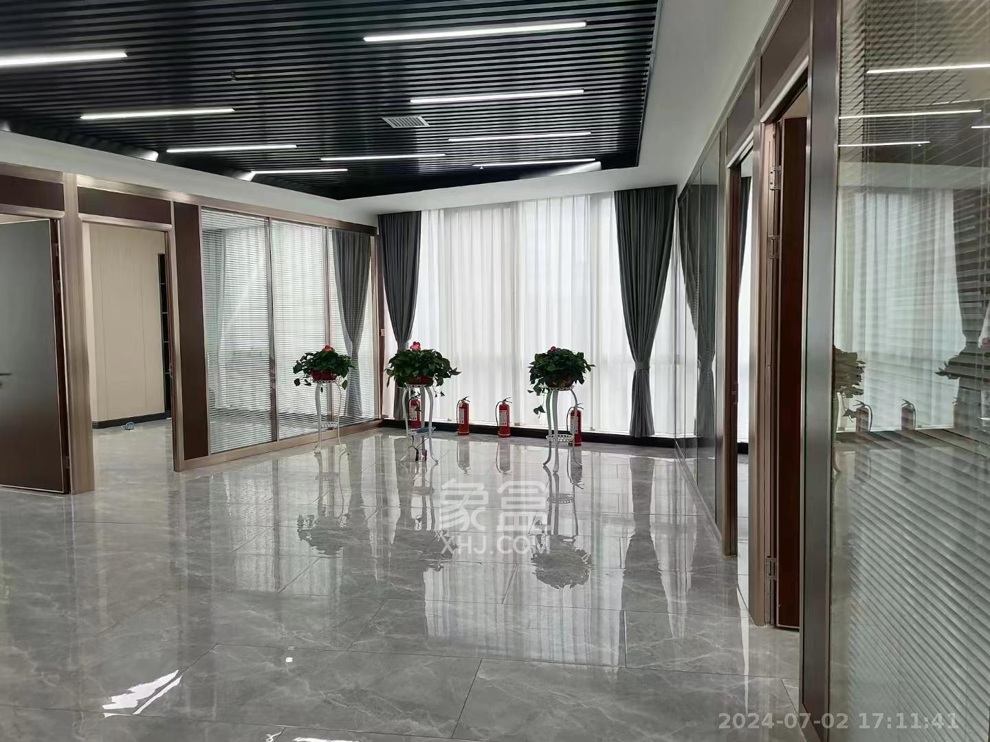 德思勤城市广场（宝格丽公寓）   223.6㎡      17000.0元/月