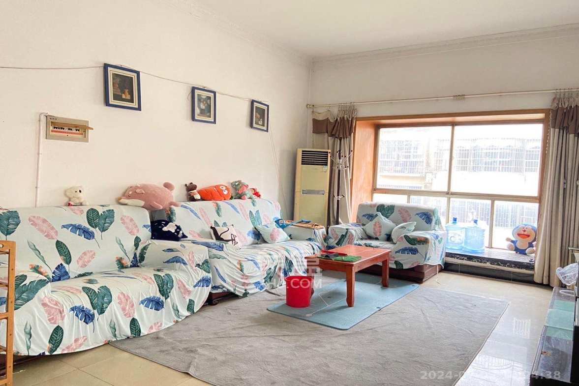 雄海花园  3室2厅1卫   2200.00元/月室内图1