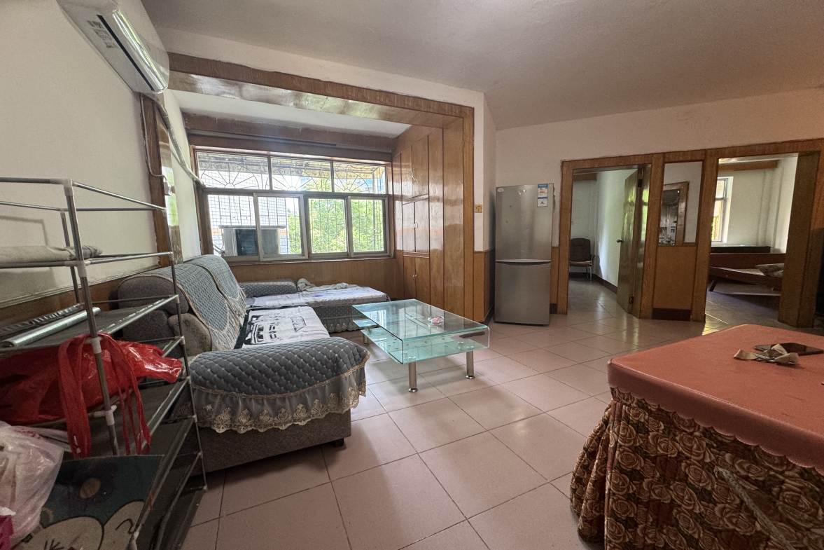 八一橡胶厂（长青中街)  1室0厅0卫    700.0元/月室内图1