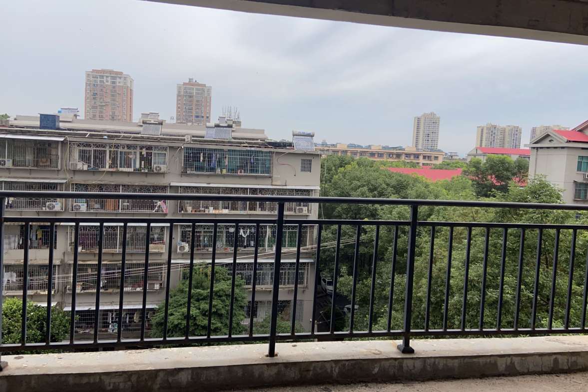 广源壹号  3室2厅2卫    75.0万客厅