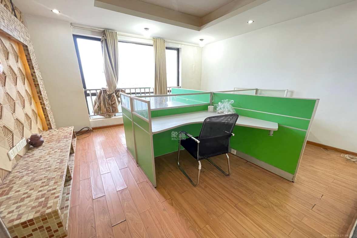 和庄  4室2厅1卫    6000.0元/月室内图1