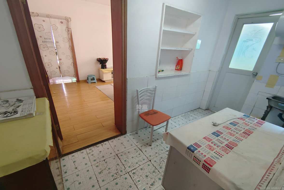 向东南社区  2室1厅1卫    1300.0元/月室内图1