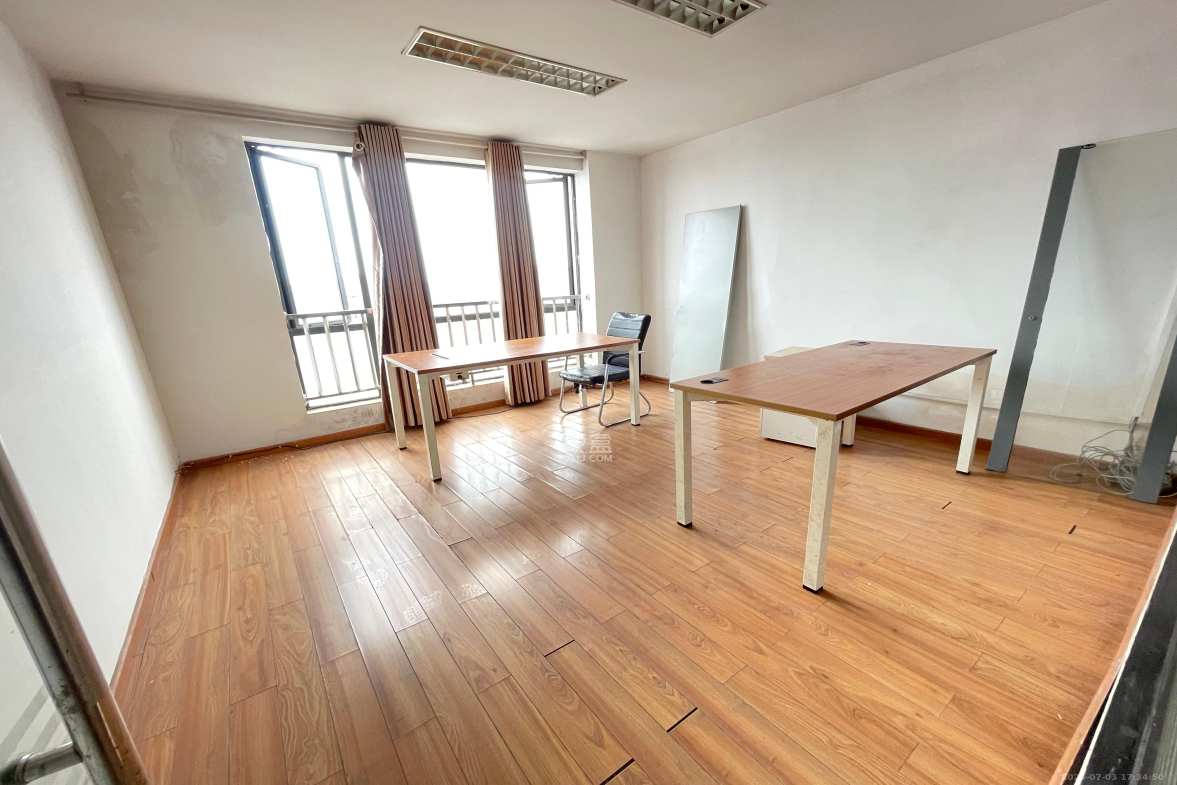 和庄  4室2厅1卫    6000.0元/月室内图