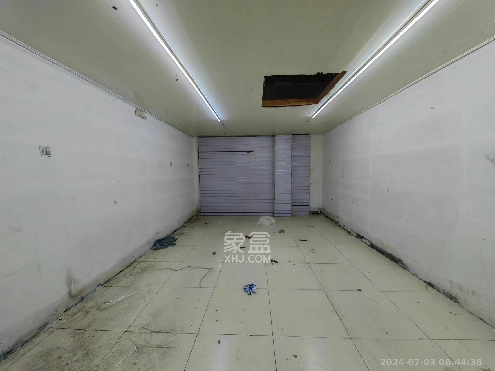 高桥百货皮具城   26.8㎡     4500.00元/月室内图