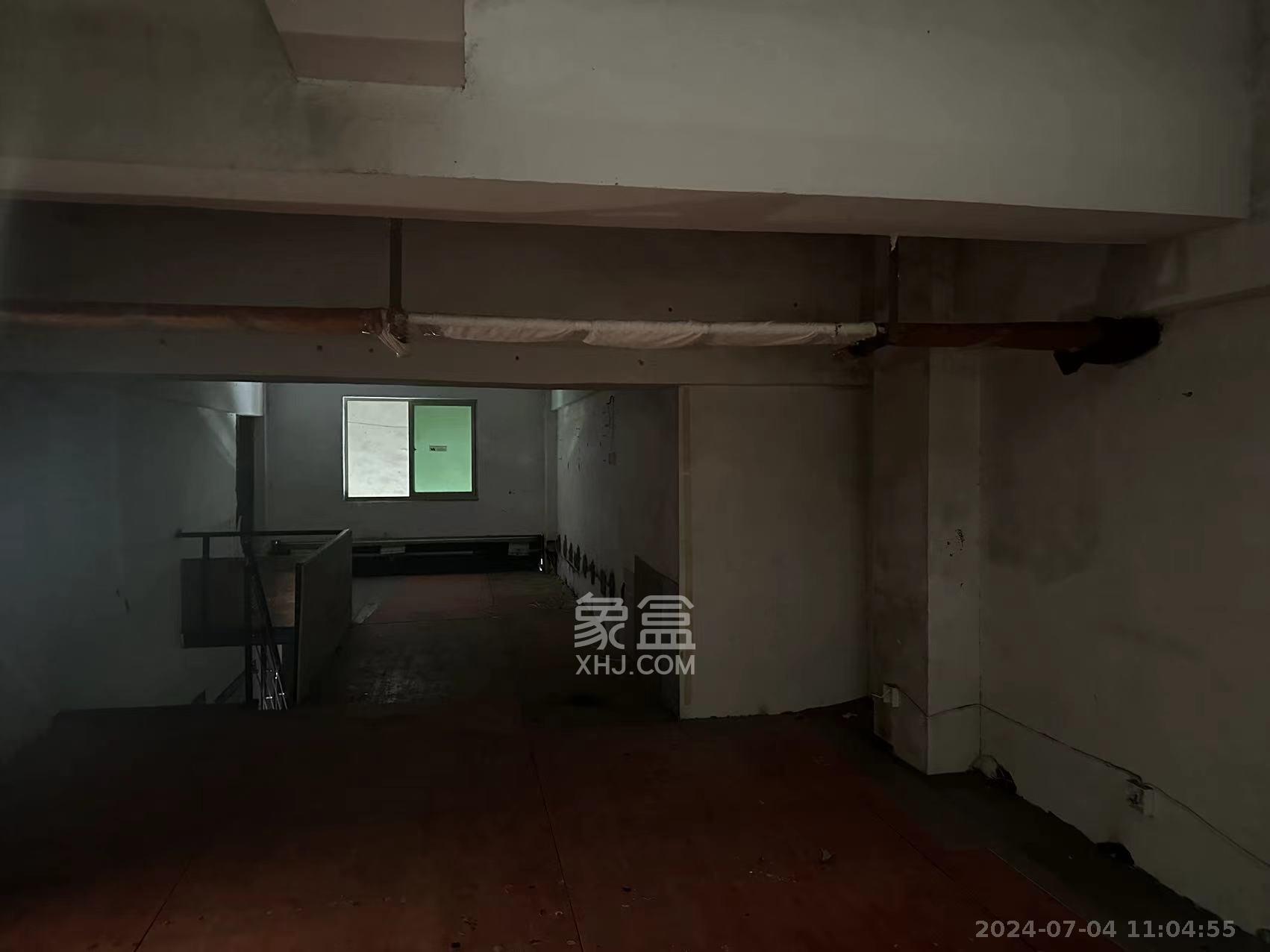 中南汽车世界   22.0㎡      5000.0元/月室内图