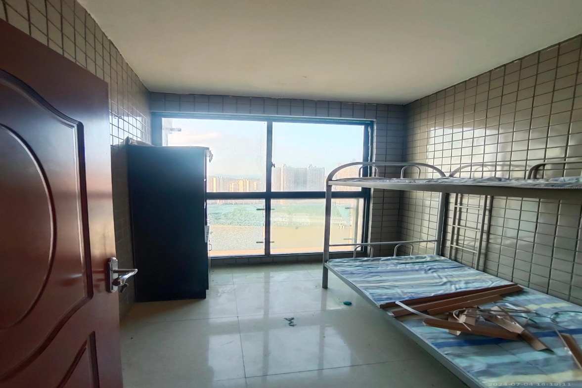 湘江世纪城融江苑 3室2厅2卫 2100.0元/月 湘江世纪城融江苑 3室2厅2卫 2100.0元/月室内图