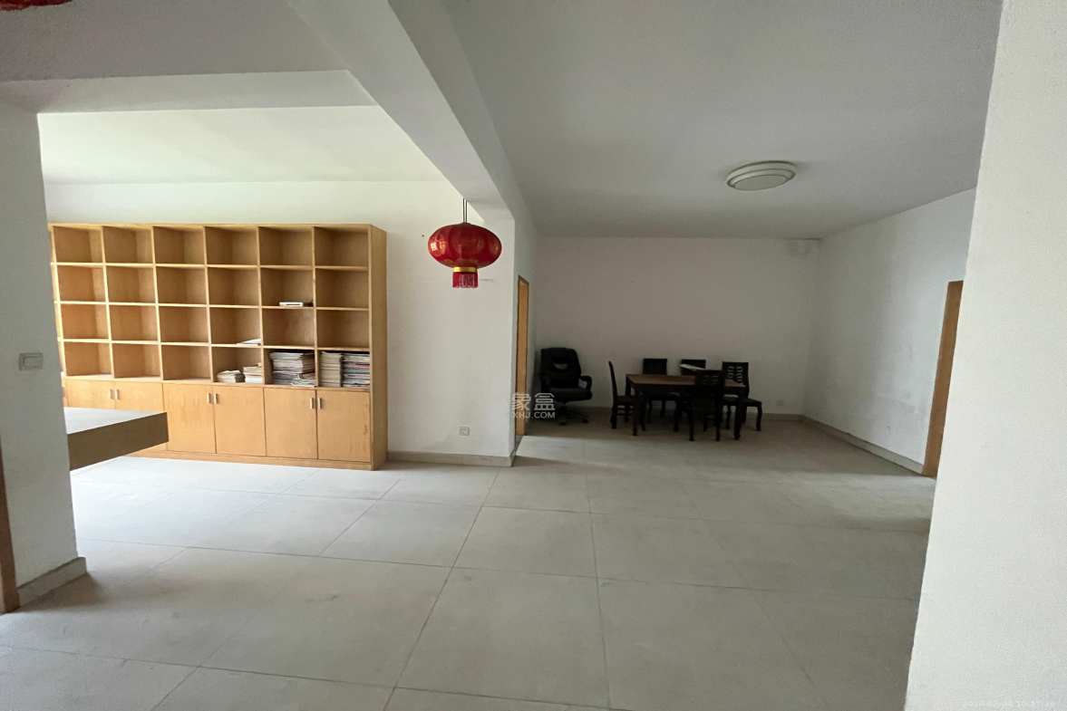 中南汽车世界  3室2厅1卫   1200.00元/月室内图1