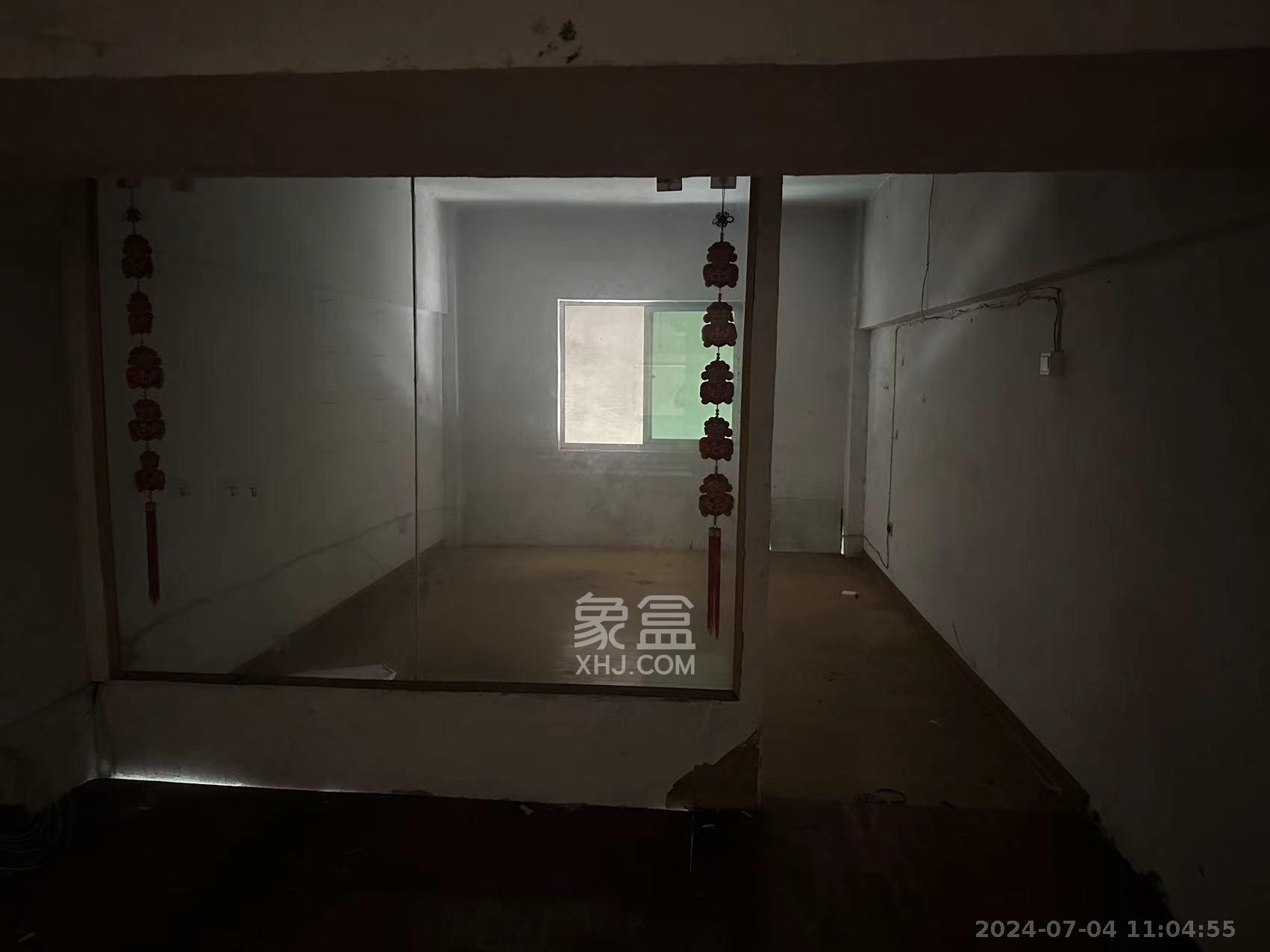 中南汽车世界   22.0㎡      5000.0元/月