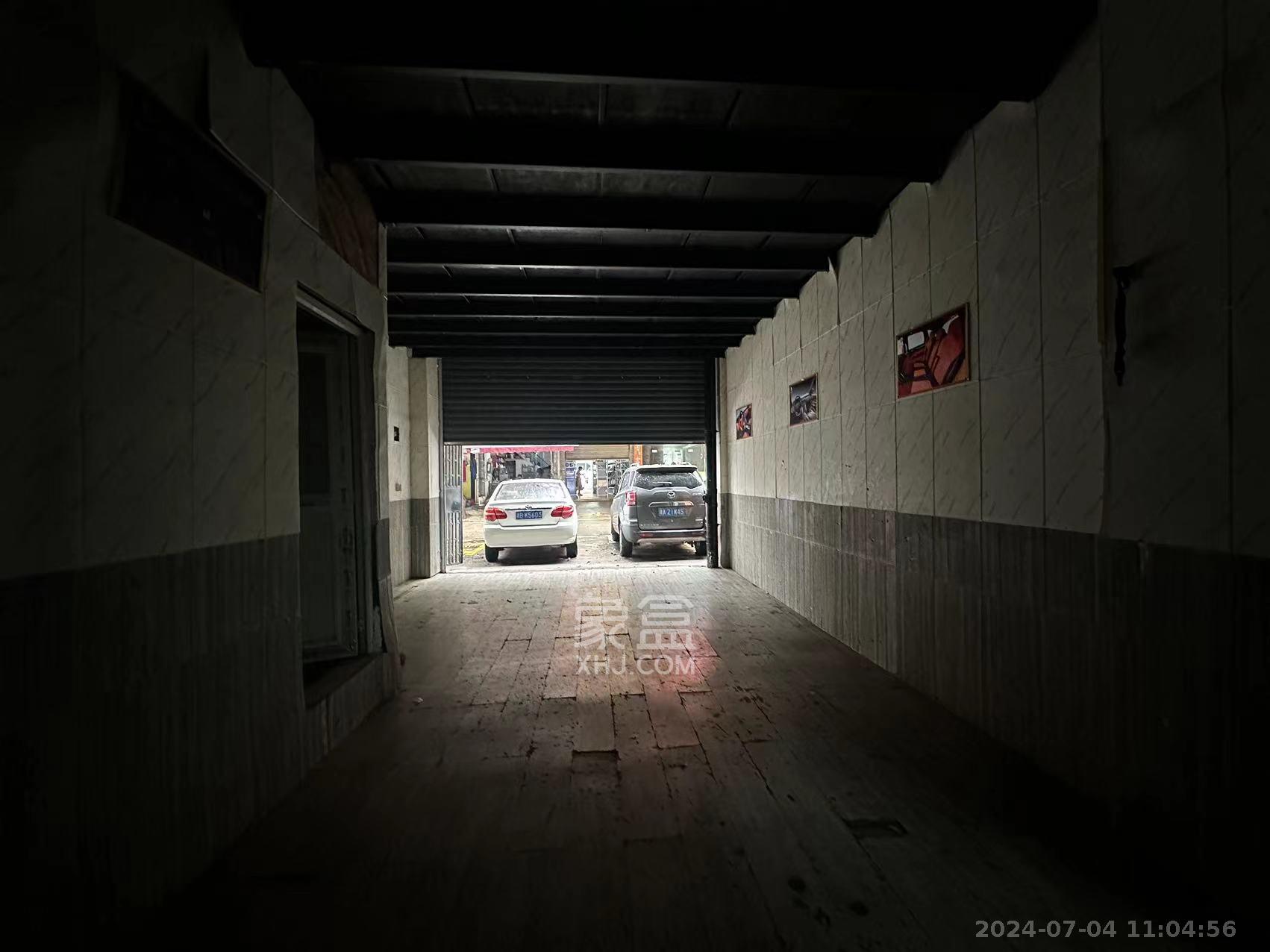 中南汽车世界   22.0㎡      5000.0元/月室内图