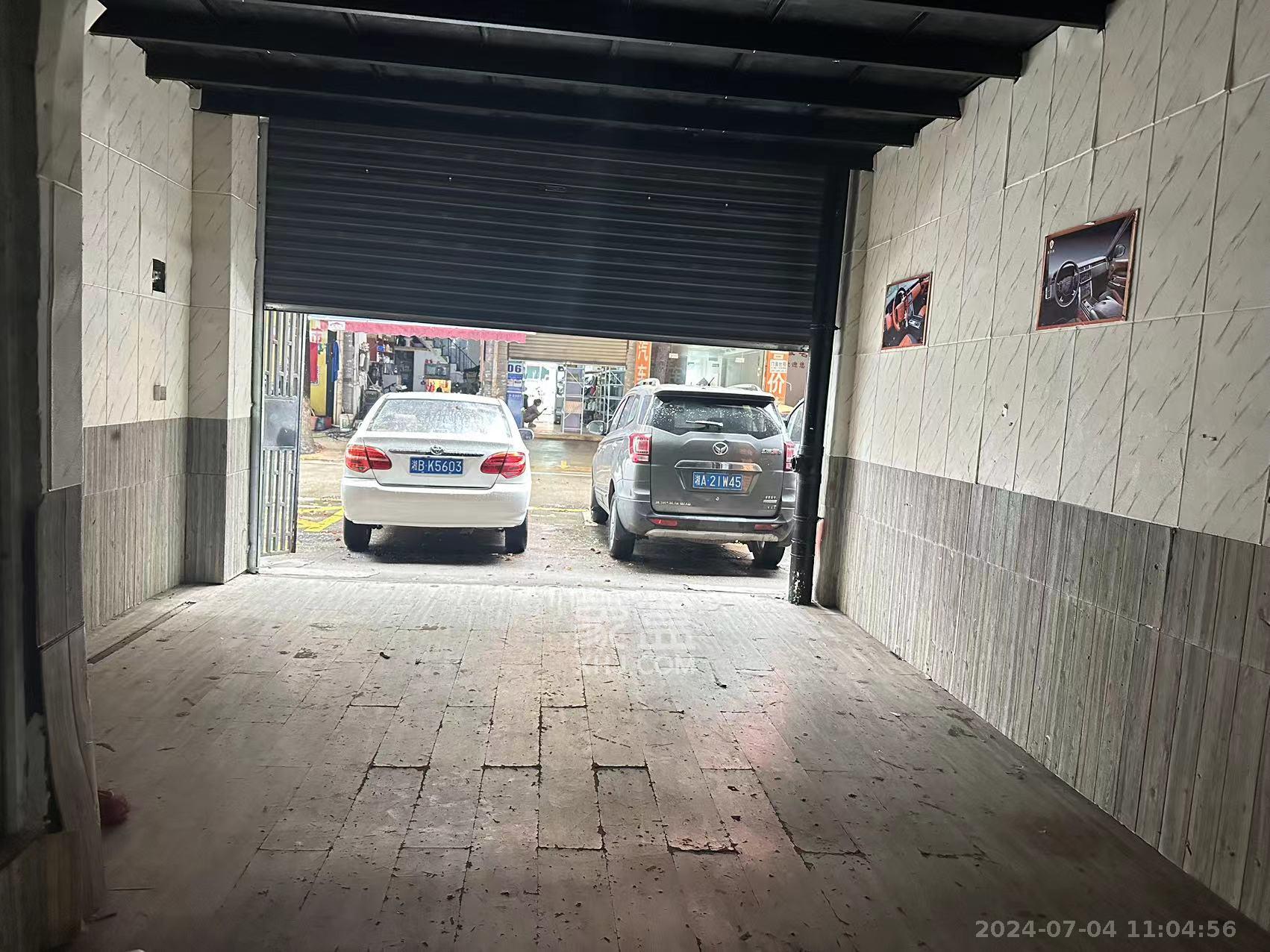 中南汽车世界   22.0㎡      5000.0元/月室内图