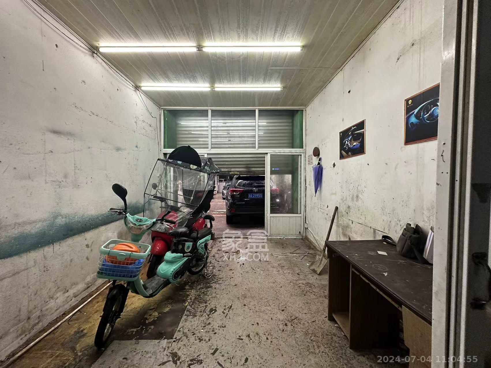 中南汽车世界   22.0㎡      5000.0元/月室内图