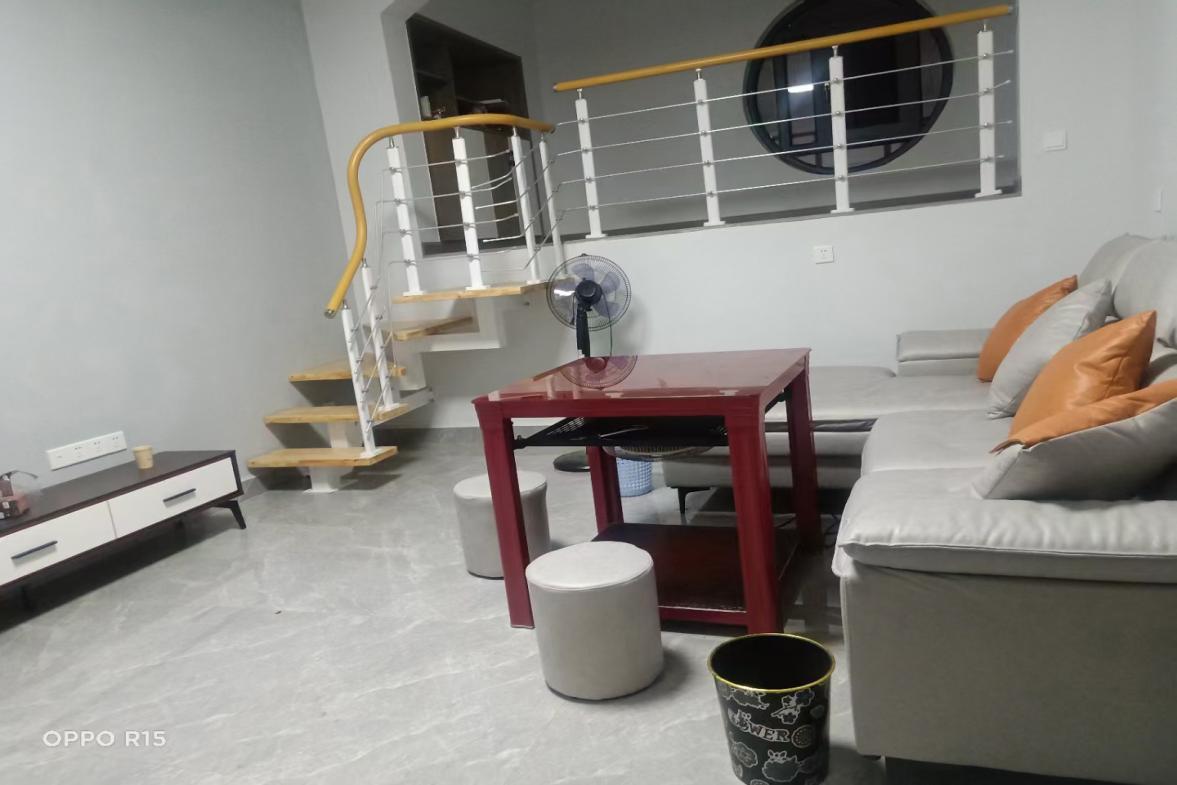 滨江名都  3室1厅1卫    1800.0元/月室内图1