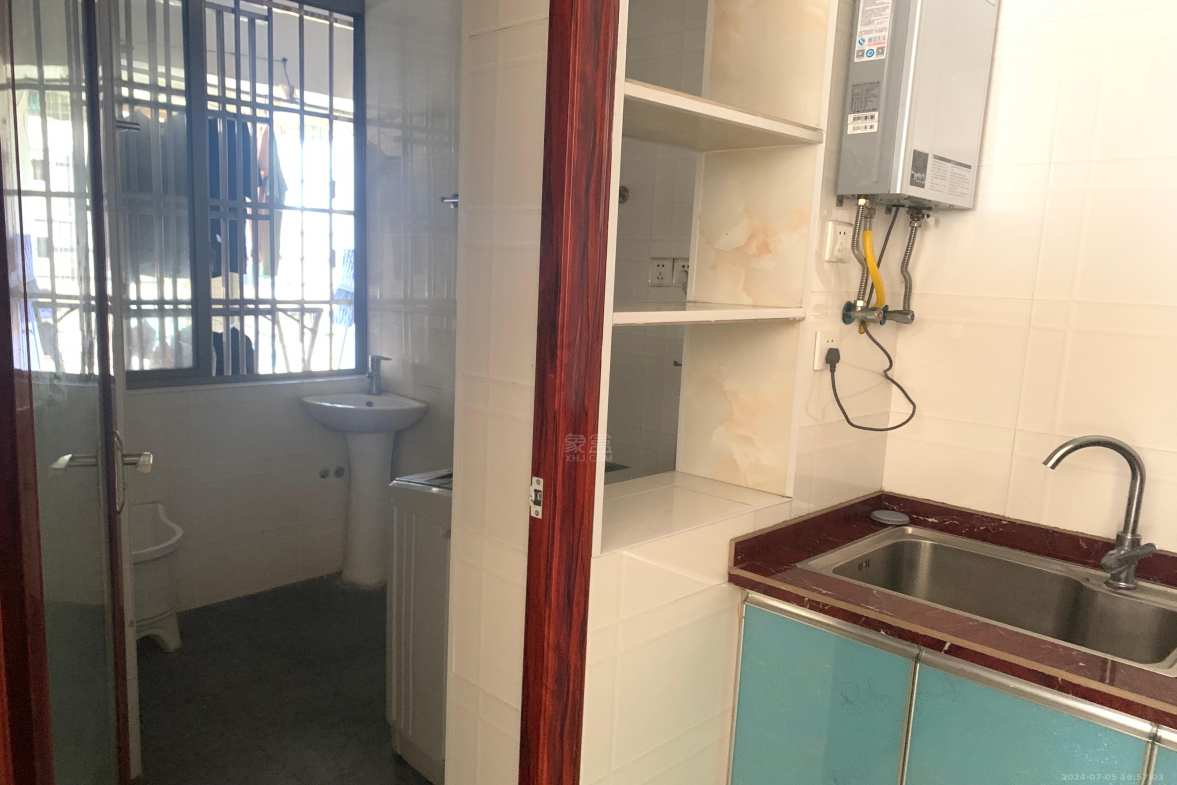 新城首座  3室2厅2卫   1800.00元/月室内图