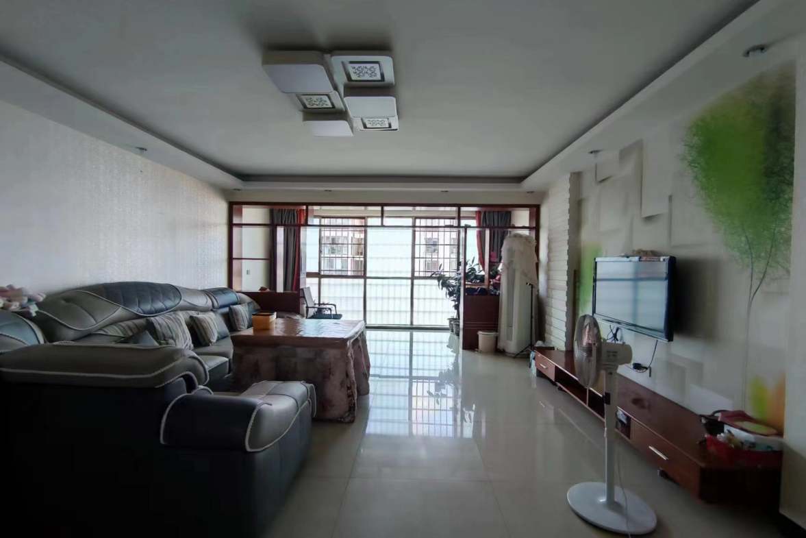 锦绣华庭 3室2厅2卫 69.0万 锦绣华庭 3室2厅2卫 69.0万客厅