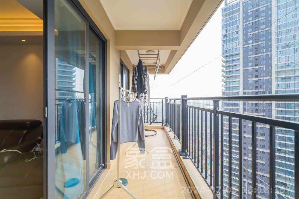 万科魅力之城锋镜里  4室2厅2卫   3600.00元/月室内图