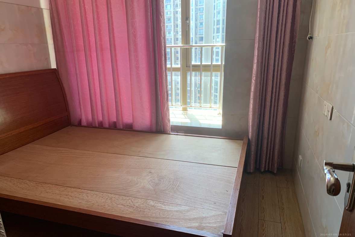 新城首座  3室2厅2卫   1800.00元/月室内图