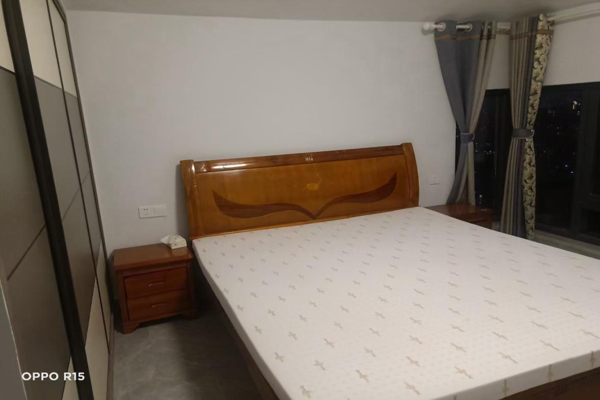 滨江名都  3室1厅1卫    1800.0元/月室内图