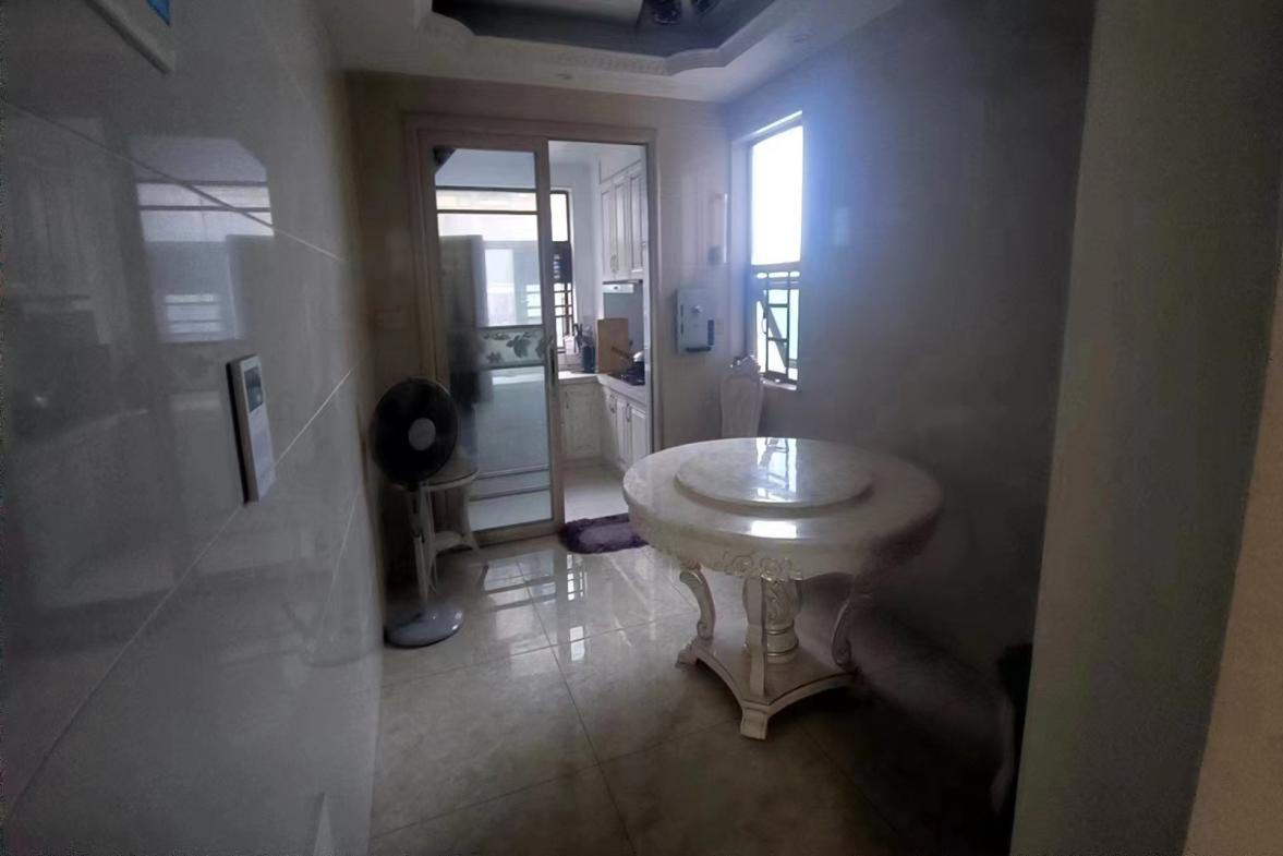 檀香山 4室2厅2卫 2200.0元/月 檀香山 4室2厅2卫 2200.0元/月室内图