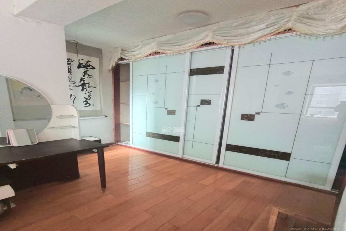 圆梦完美生活 3室2厅2卫 1800.0元/月 圆梦完美生活 3室2厅2卫 1800.0元/月室内图