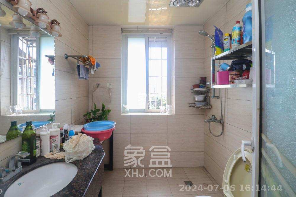 咸嘉新村西子园  4室2厅2卫   2400.00元/月室内图