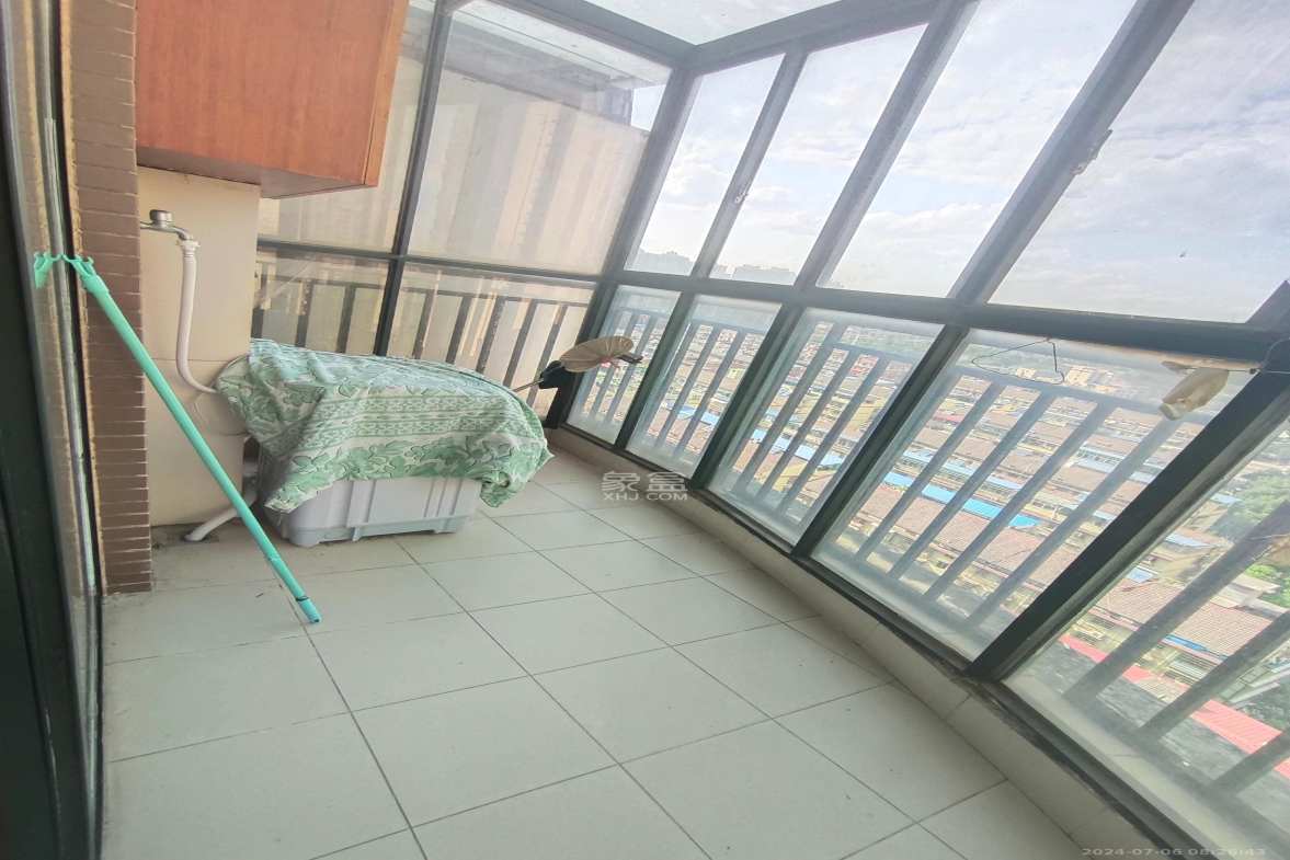 圆梦完美生活 3室2厅2卫 1800.0元/月 圆梦完美生活 3室2厅2卫 1800.0元/月室内图