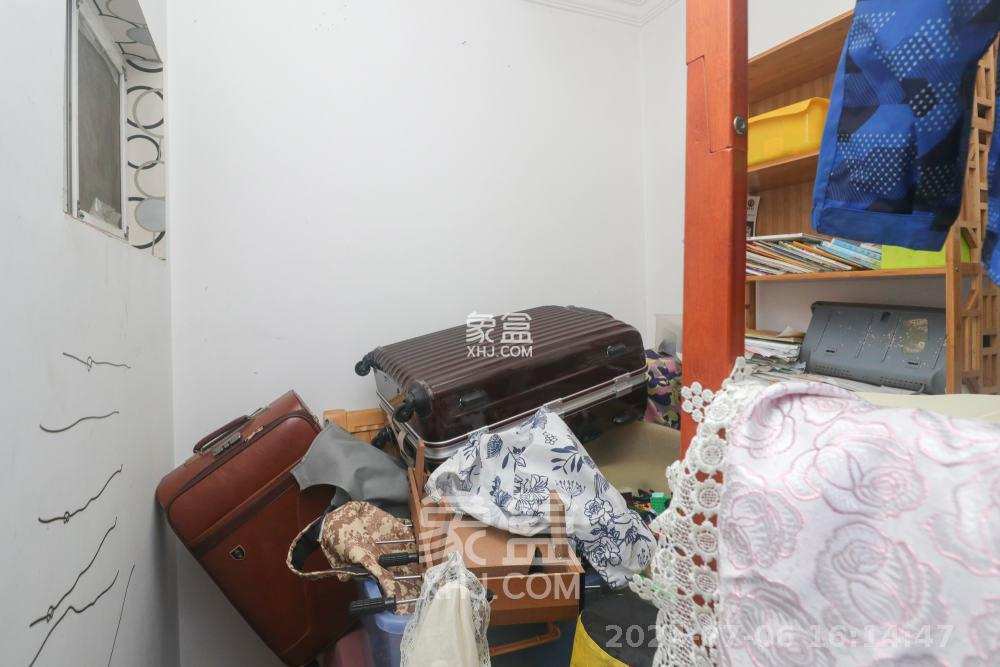咸嘉新村西子园  4室2厅2卫   2400.00元/月室内图