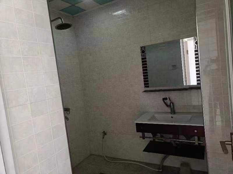 湘中园  3室2厅2卫    39.0万客厅