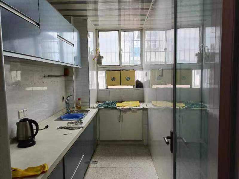 湘中园  3室2厅2卫    39.0万客厅