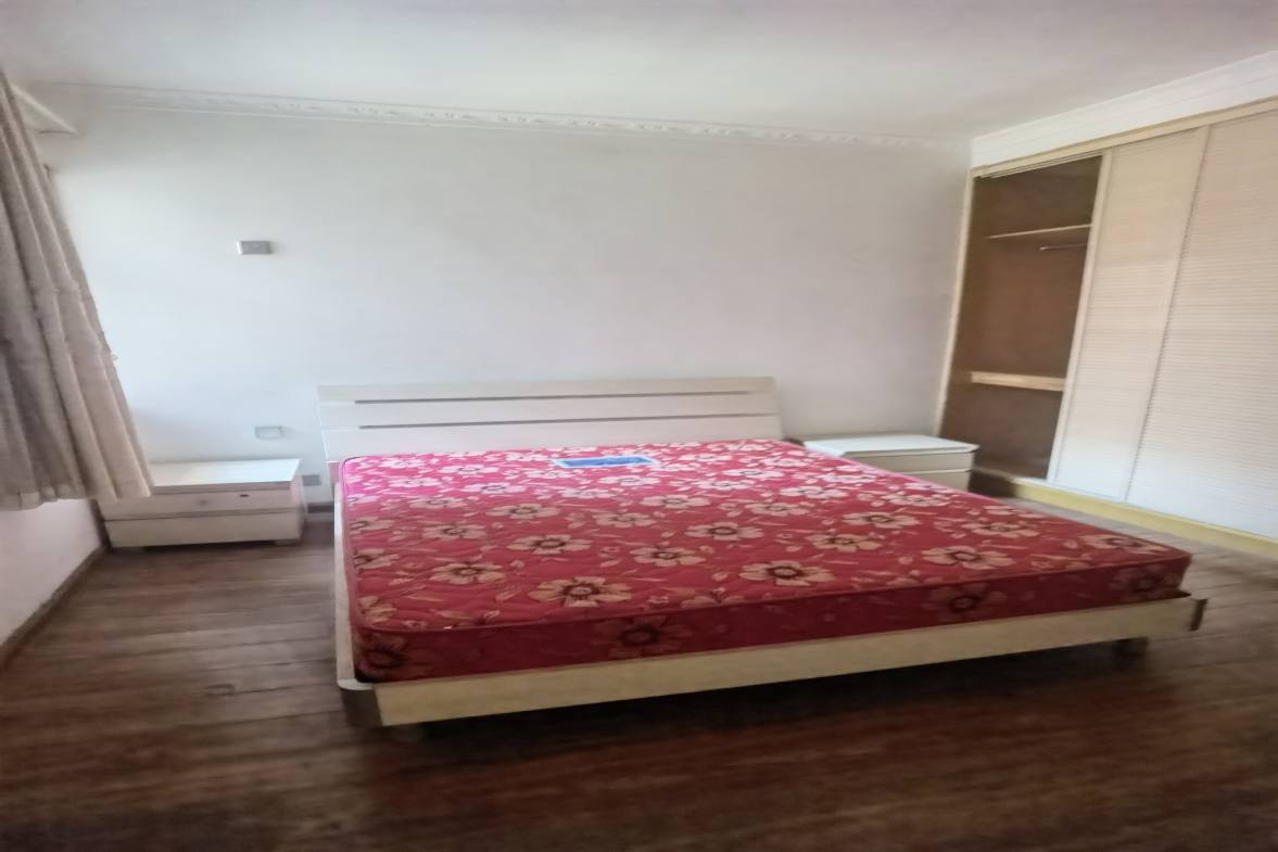 御园小区  4室2厅2卫    1400.0元/月室内图