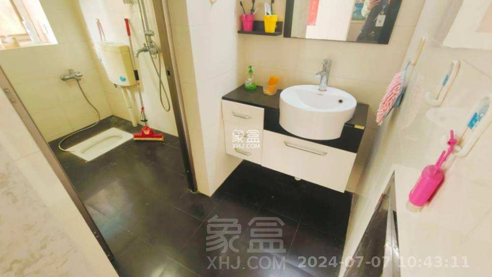 白鹤园  4室2厅2卫   2500.00元/月室内图