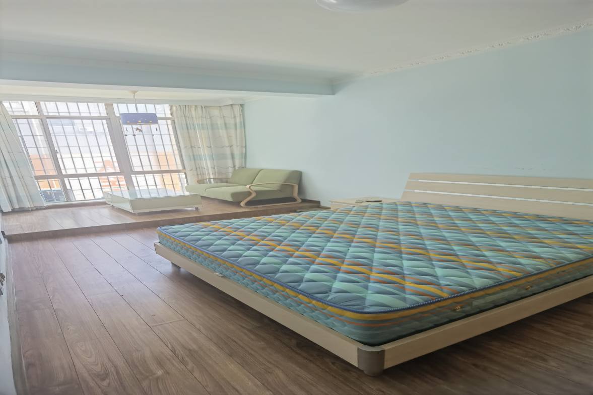 御园小区  4室2厅2卫    1400.0元/月室内图