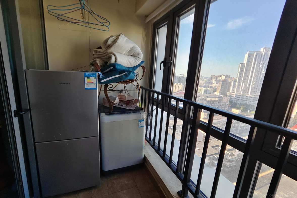 大汉希尔顿  1室1厅1卫    1300.0元/月 大汉希尔顿  1室1厅1卫    1300.0元/月室内图