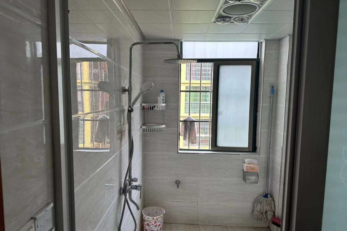亚华名都  3室2厅2卫   1500.00元/月室内图