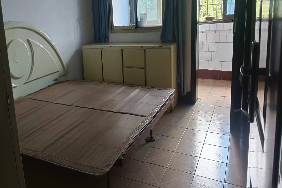 索桥居委会 2室1厅1卫 600.0元/月 索桥居委会 2室1厅1卫 600.0元/月室内图