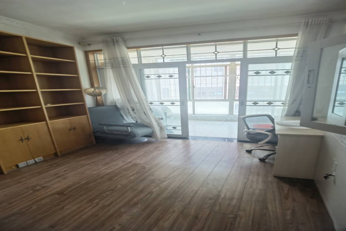 御园小区  4室2厅2卫    1400.0元/月室内图