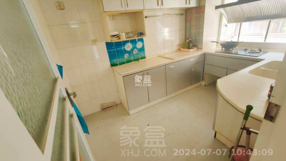 白鹤园  4室2厅2卫   2500.00元/月室内图