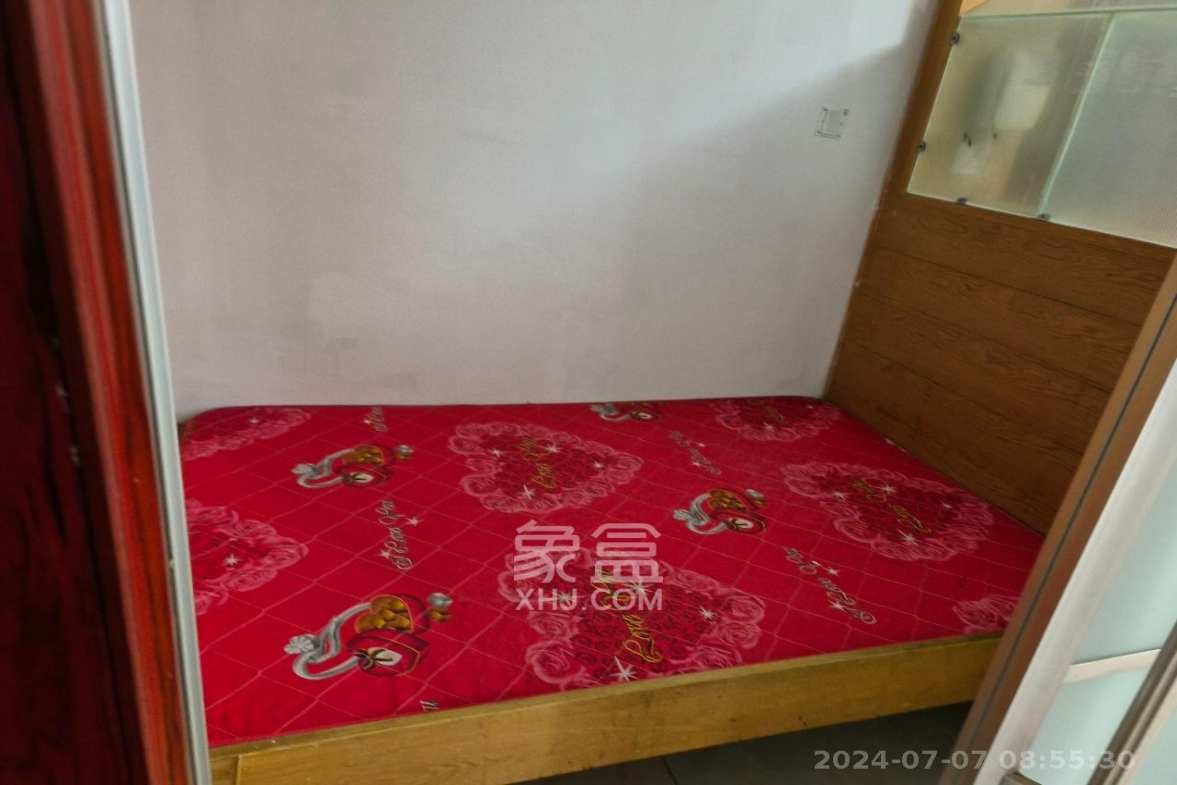 莲湖汽配城  2室2厅1卫   2100.00元/月室内图1