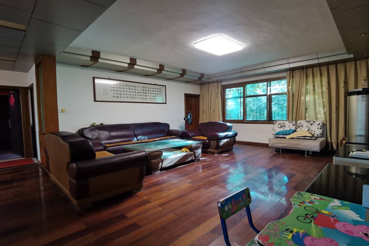 娄星区散盘 4室2厅2卫 85.0万 娄星区散盘 4室2厅2卫 85.0万客厅