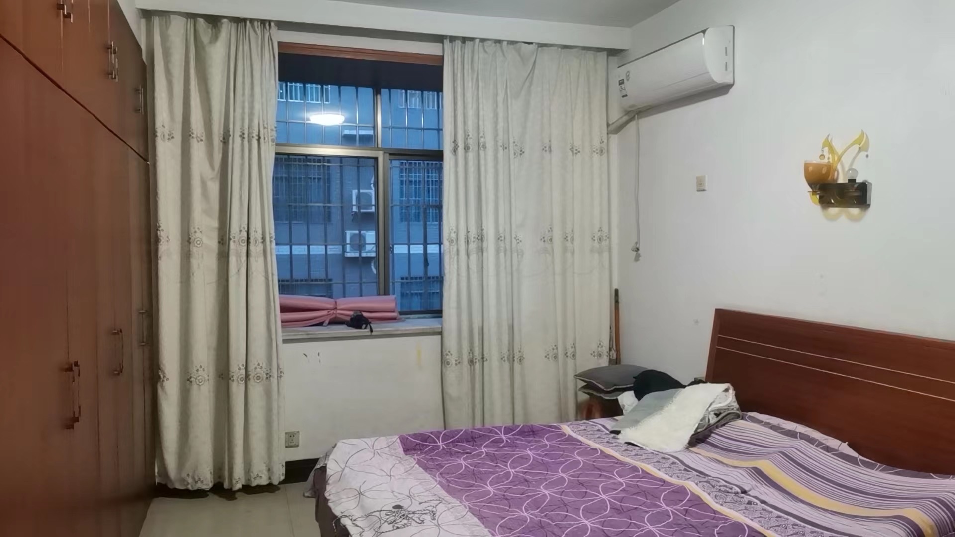 金信花园  4室2厅2卫    1500.0元/月