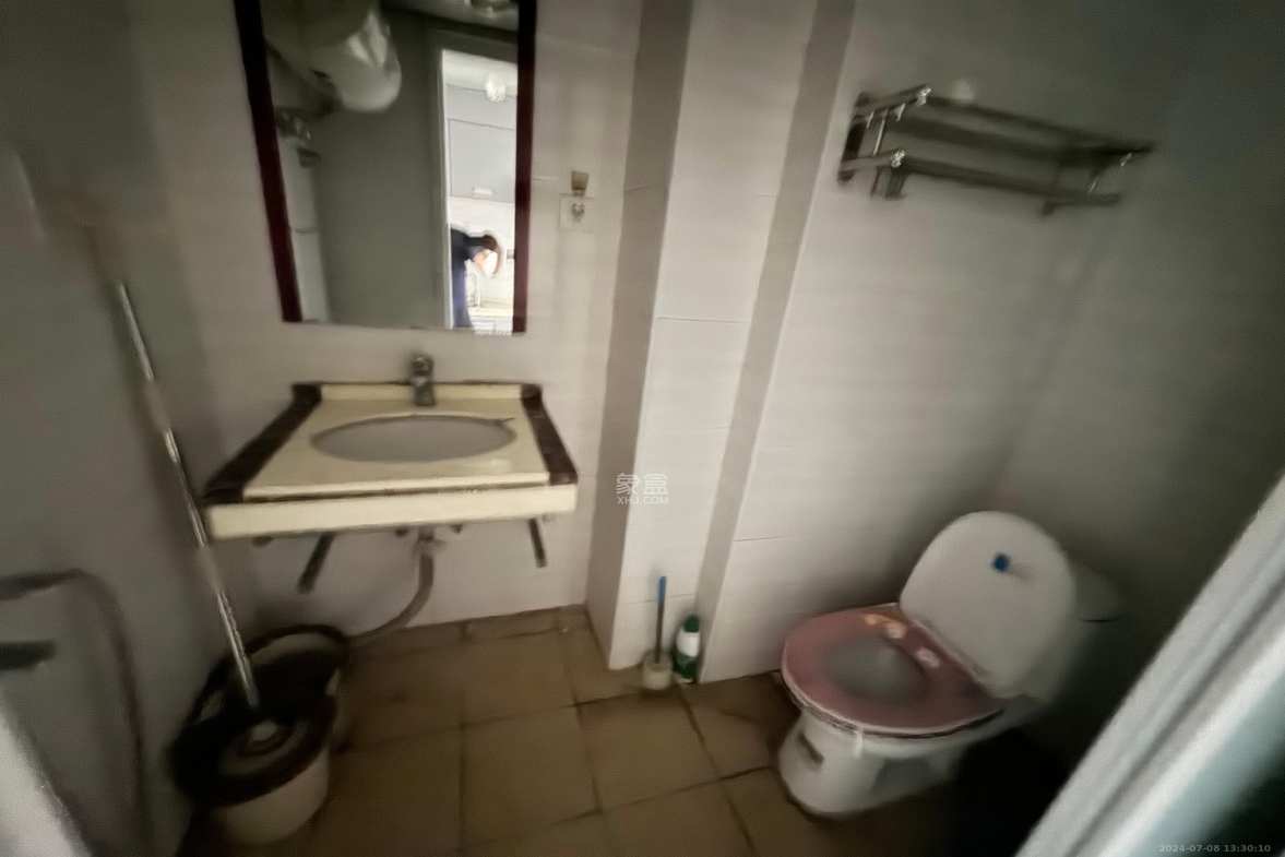 东方芙蓉  1室1厅1卫    1300.0元/月室内图