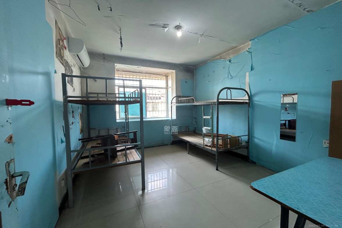 滨河小区 3室2厅1卫 1800.0元/月 滨河小区 3室2厅1卫 1800.0元/月室内图