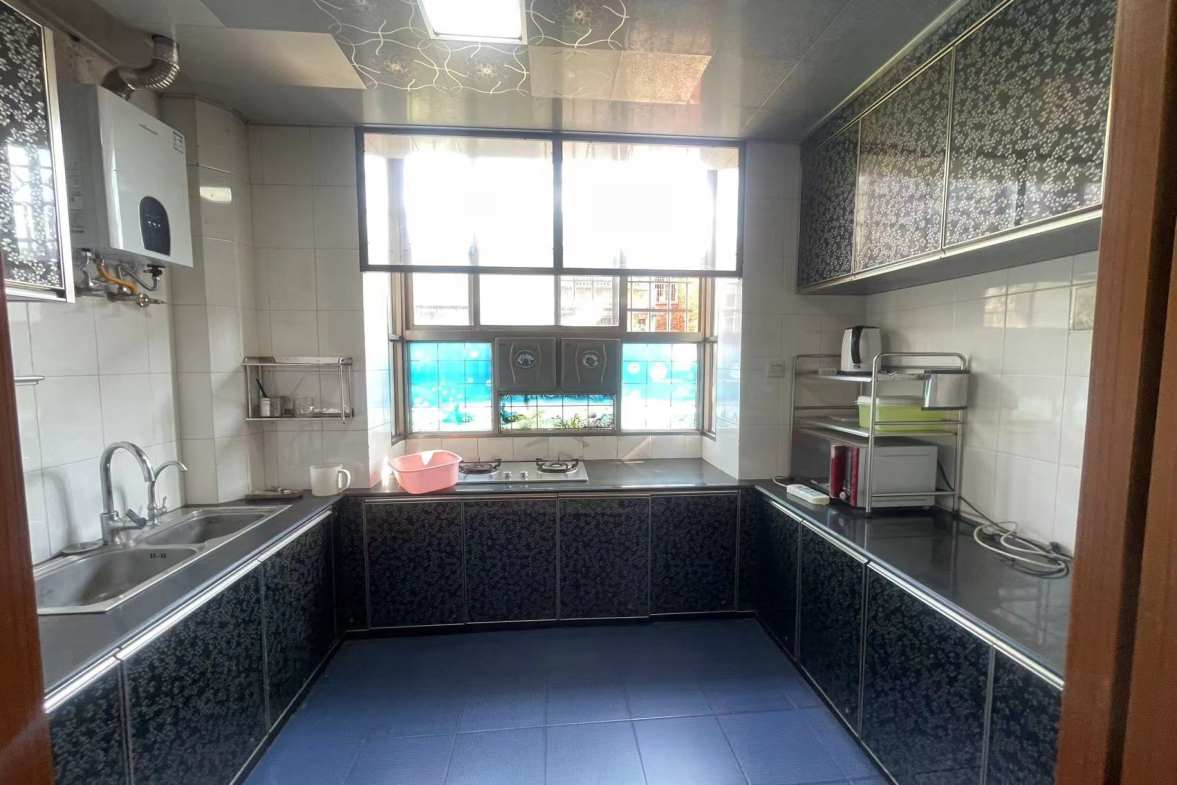 八一新村 3室2厅2卫 1580.0元/月 八一新村 3室2厅2卫 1580.0元/月室内图