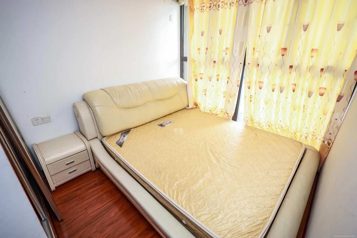 南枫时光  3室2厅1卫    2600.0元/月室内图1
